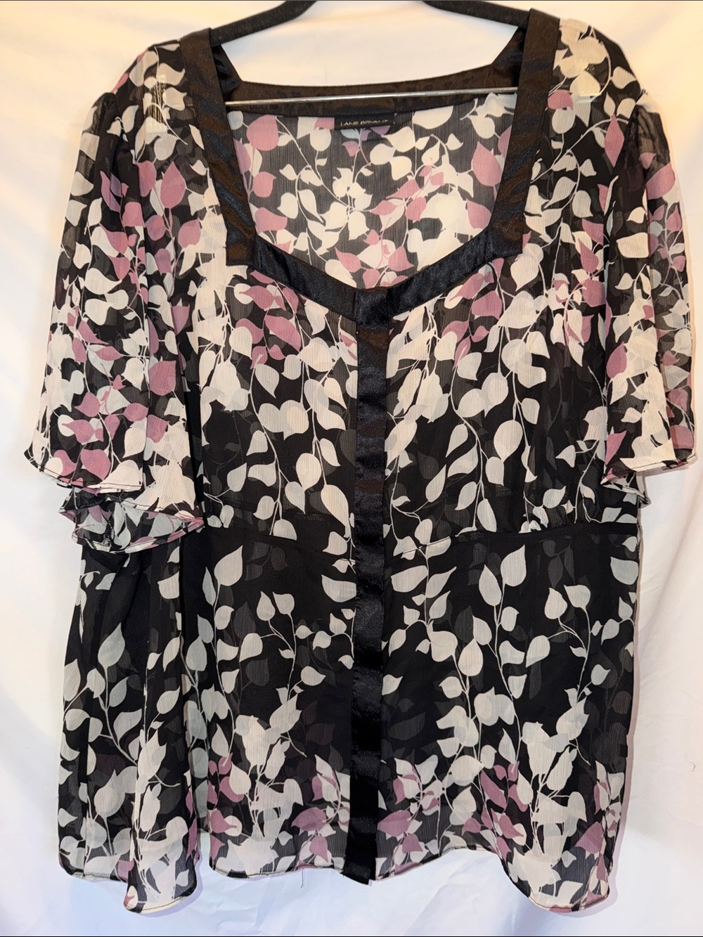 Lane Bryant Top, Black, Pink & White Leaf Print, SZ 3X, PTP 27”, L 26”, (T4-322)